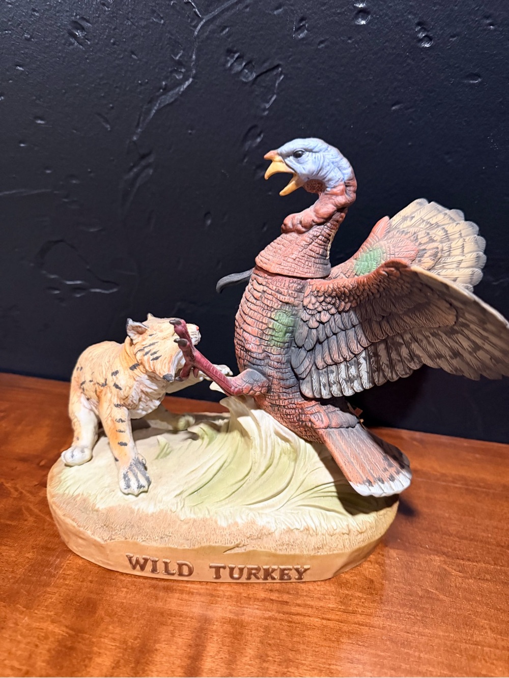 VINTAGE WILD TURKEY BOURBON DECANTER 1983 #8 WILD TURKEY & BOBCAT